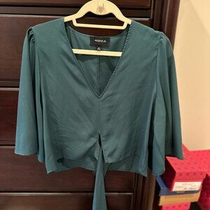 4SI3NNA Tie Front Top